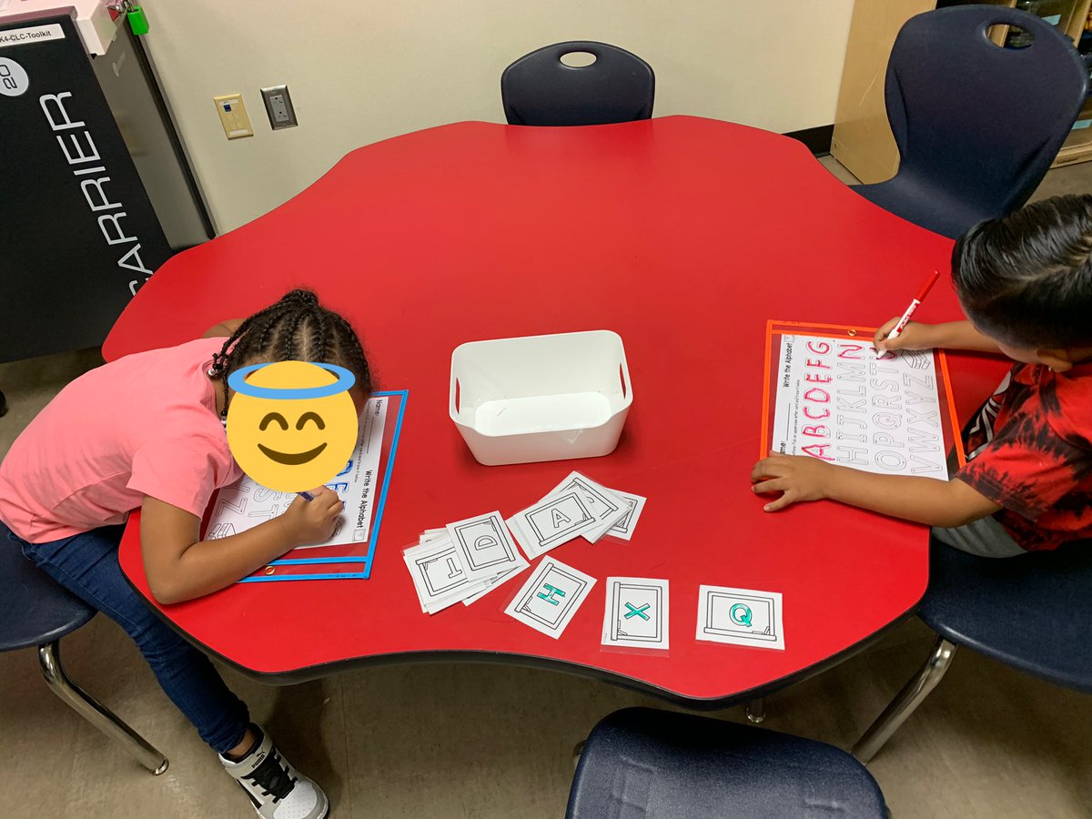ms_rioss's tweet photo. My students are loving their reading stations! 
#knowyourimpact @FortBendISD 
@AE_Gators https://t.co/XZ7aeffDtF