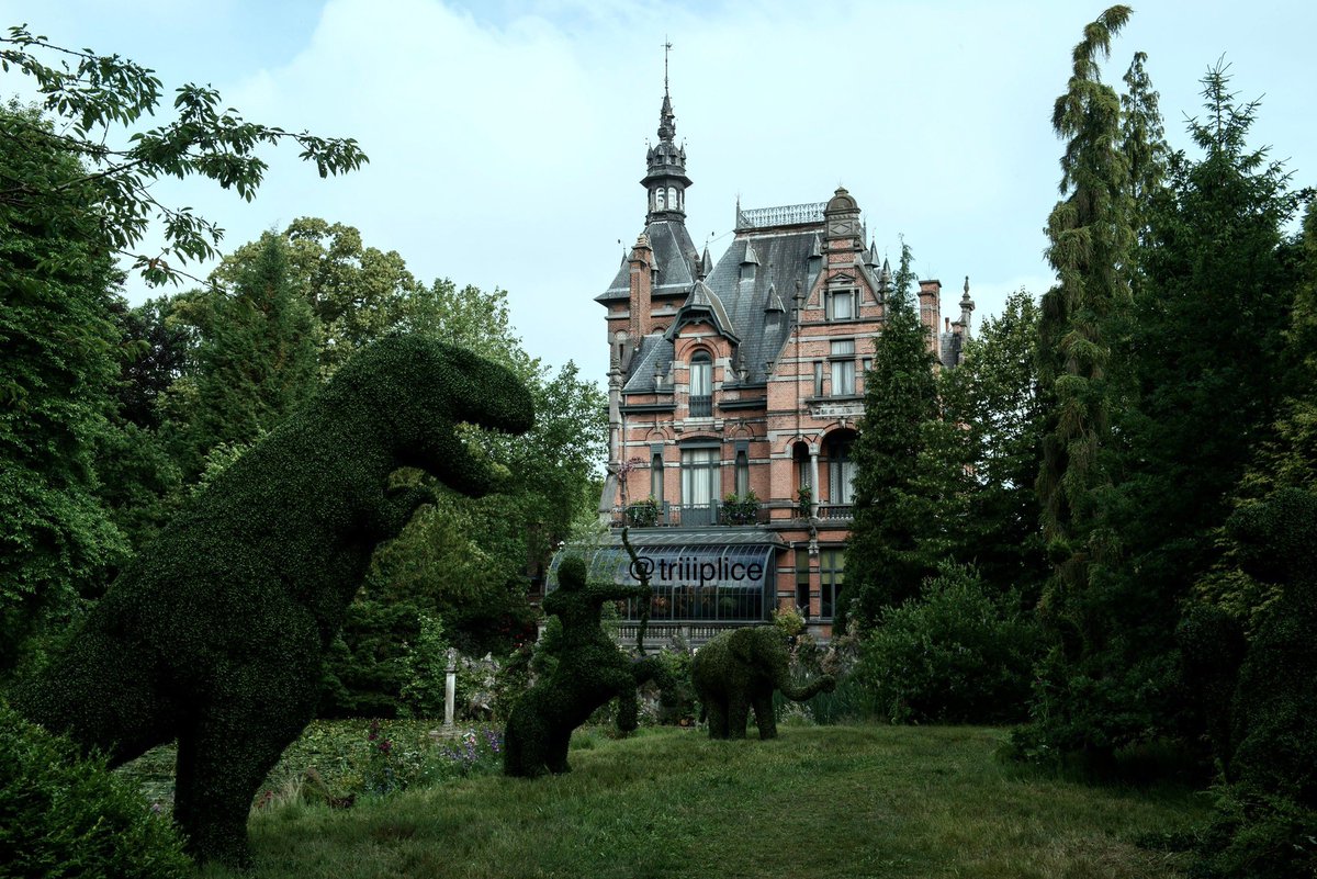 triiiplice's tweet photo. Beautiful places in Tim Burton movies https://t.co/bPGPIhHyFe