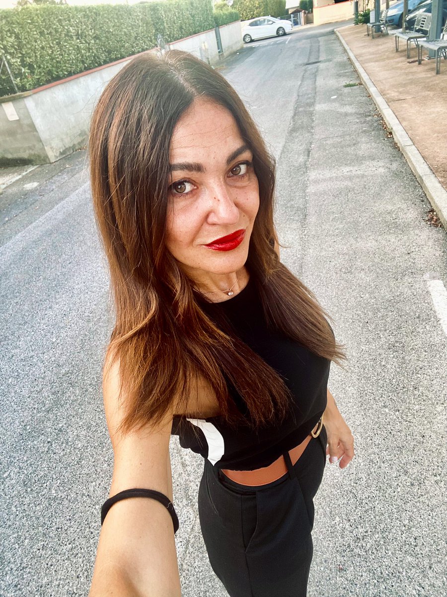 Josephinpi's tweet photo. Con attenzione profonda a ciò’ che realmente siamo,  oltrepassando la barriera illusoria di ciò che ci circonda, possiamo avere la certezza di fare ciò che è giusto perché  saremo indirizzati solo dal puro AMORE. #sat #cit #ananda #25agosto https://t.co/h2KsuWnJ1i