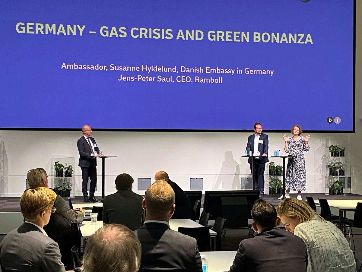 Neue Möglichkeiten für dän. #Energie-#Export nach 🇩🇪? Beim Green Energy Export Day 2022🌱 von <a href="/DanskIndustri/">DI - Dansk Industri</a> 🇩🇰 sprach ich heute im Plenum mit <a href="/JensPeterSaul/">Jens-Peter Saul</a>, #CEO v. <a href="/ramboll/">Ramboll</a>. Sehr relevant, denn der Bedarf ist wegen der Folgen des Krieges in #Ukraine riesig. #dkbiz #dkgreen