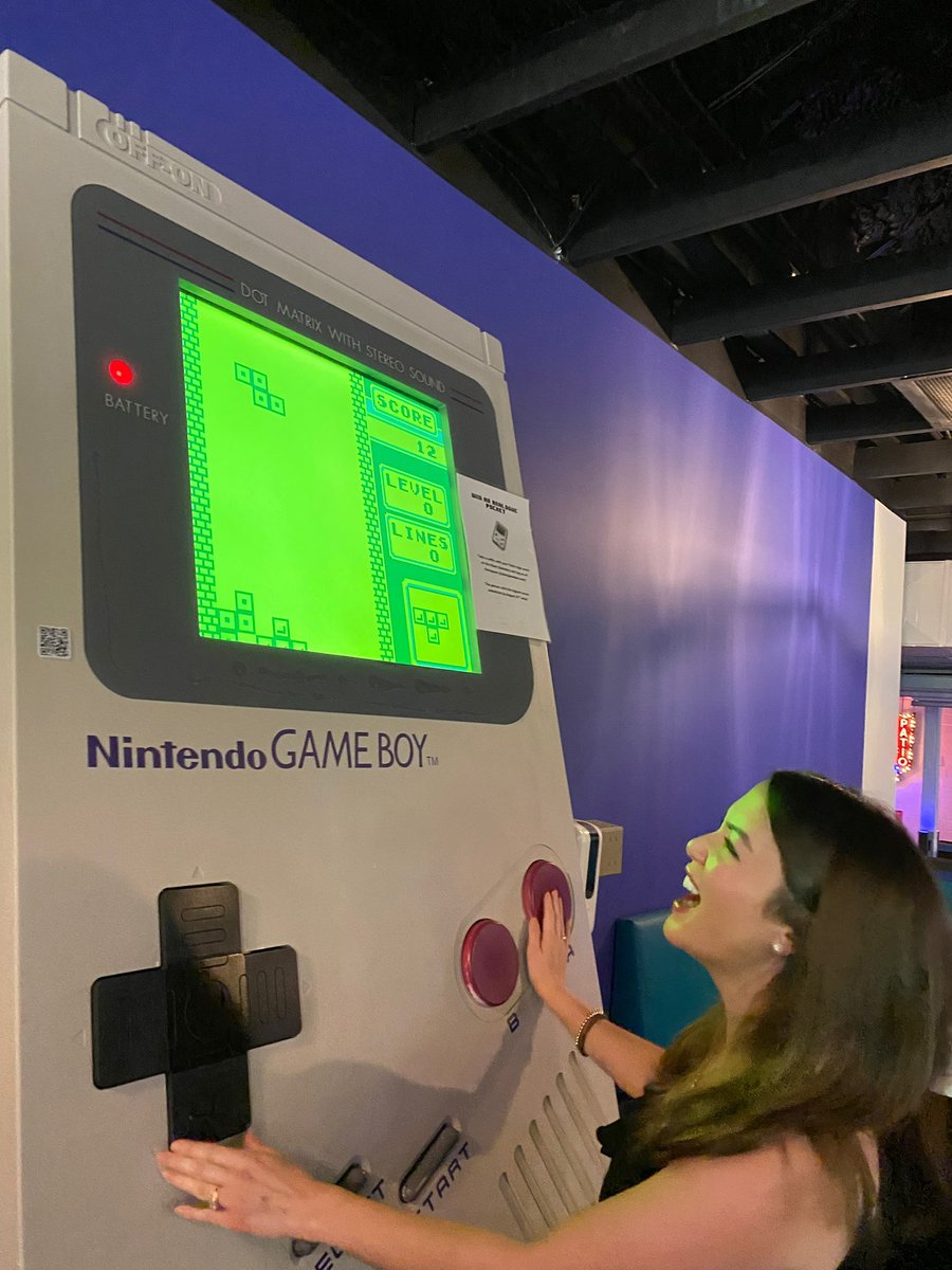 KellymTran's tweet photo. What game do you most want to play on giant game boy? https://t.co/F9P6DeTtSK