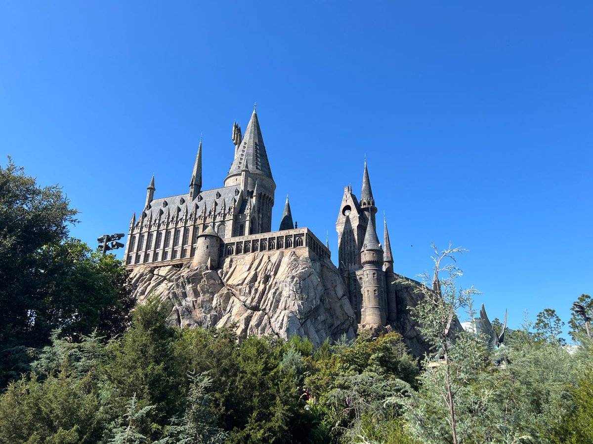 Blue skies and #hogwarts castle views at Universal’s Islands of Adventure. When you book your Universal Studios vacation with us, we’ll help you with all the fun Wizardinf World of Harry Potter details.