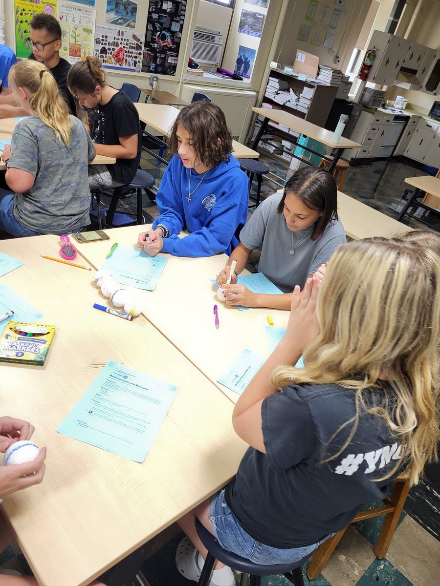 jmclain228's tweet photo. 8-1 with more fun modeling atoms &amp; molecules.  @OkawValley @RossForlines https://t.co/4JaRnFBilY