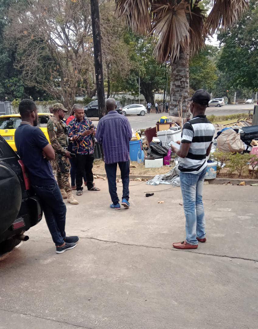 mokonzi_ya's tweet photo. URGENT   #Kinshasa: Déguerpie illégalement, Madame Nyamugabo Nasanga est propriétaire du bien immeuble sis 75 av Roi Baudouin/Ex Av 3Z à Kinshasa/Gombe depuis décembre 1985, acquisition régulière à titre honéreux après autorisation présidentielle et dans les formes. @fatshi13 https://t.co/3vOZpupRAT