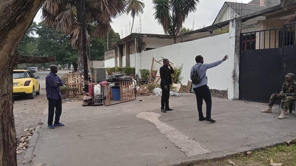 mokonzi_ya's tweet photo. URGENT   #Kinshasa: Déguerpie illégalement, Madame Nyamugabo Nasanga est propriétaire du bien immeuble sis 75 av Roi Baudouin/Ex Av 3Z à Kinshasa/Gombe depuis décembre 1985, acquisition régulière à titre honéreux après autorisation présidentielle et dans les formes. @fatshi13 https://t.co/3vOZpupRAT