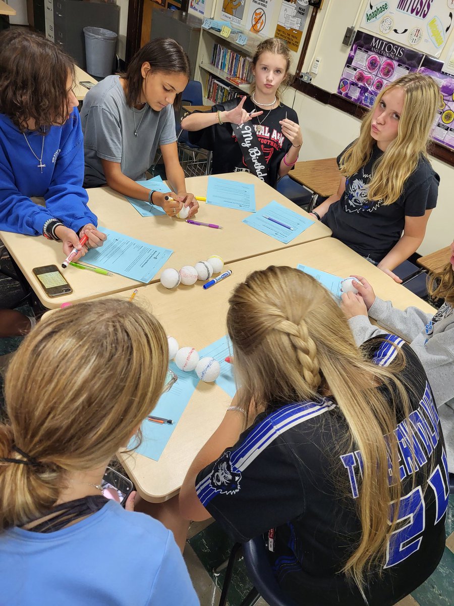 jmclain228's tweet photo. 8-1 with more fun modeling atoms &amp; molecules.  @OkawValley @RossForlines https://t.co/4JaRnFBilY