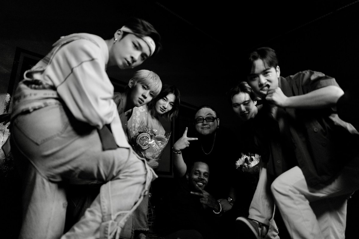formoftherapy's tweet photo. I met MCND last night and they were SO awesome. Somehow everything you hope they’d be but even more so. Thank you @TOPmedia_Kr for having us out! @dezzymarch @moodmkr https://t.co/tYIw7qMTAL