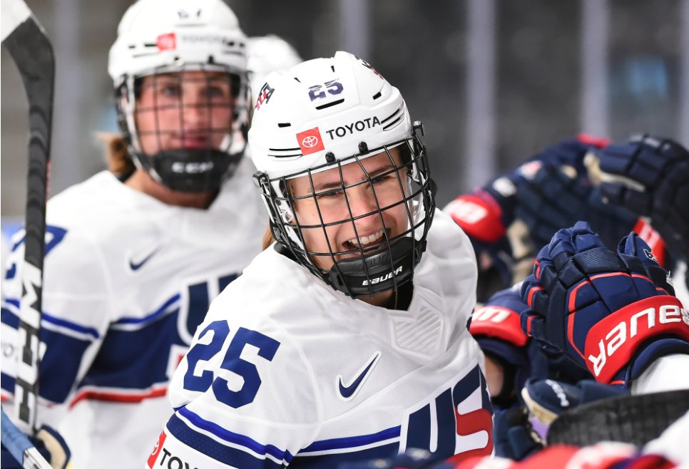 BC_WHockey's tweet photo. All 4️⃣ Eagles getting on the scoresheet for the U.S. in today's #WomensWorlds opener...

Alex Carpenter 🚨🚨🍏 
Hannah Bilka 🚨
Megan Keller 🍏 
Cayla Barnes 🍏 

(📸 IIHF) https://t.co/meiXmFIQbd