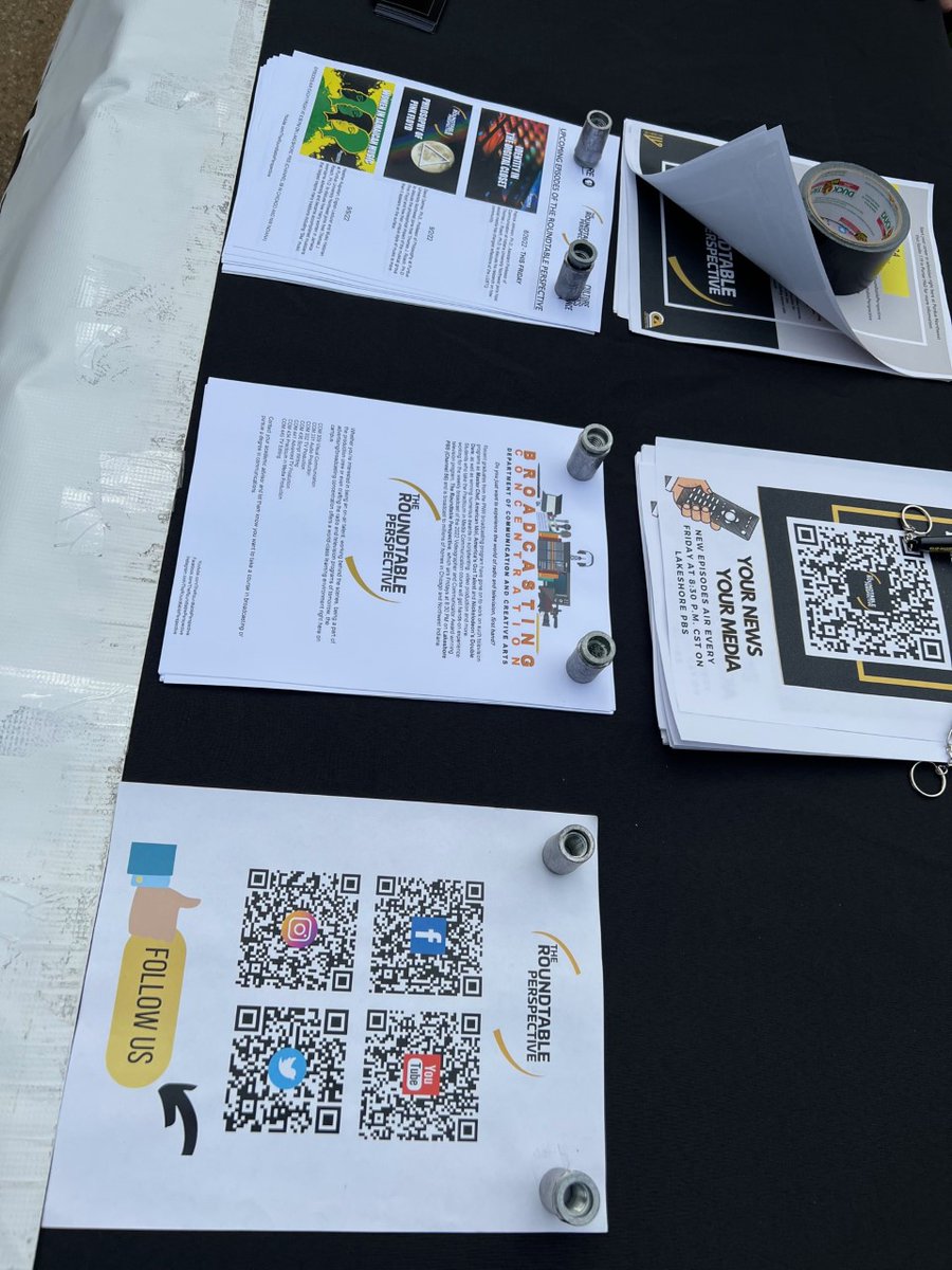 pnwroundtable's tweet photo. Did you see us at #WelcomeWeek? We were giving out swag, previews of upcoming episodes and lots of information about our show on @lakeshorepbs! I know we gained some new followers and hopefully plenty of new viewers and even a few future crew members! #TheRoundtablePerspective https://t.co/RhwHXWr92F