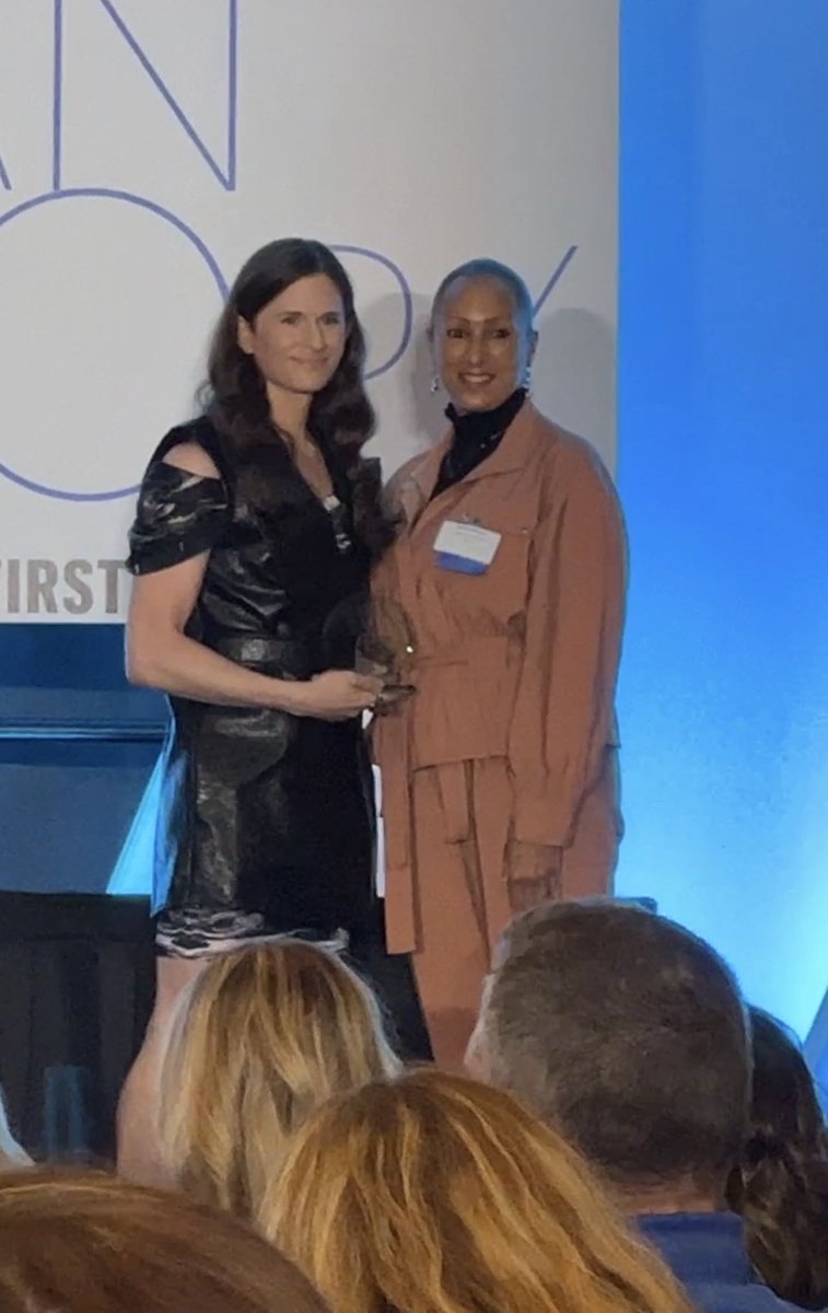 ideasxlab's tweet photo. We had a great time celebrating Louisville’s Partners in Philanthropy w/ @BFLouisville incl. our funders @HumanaFdn & @brownforman, and our co-founder + CEO @j_jmiller who was honored w/a Nonprofit Visionary Leader Award ✨ #ideasxlab #unknownproject #bfloupip #visionary #leader https://t.co/WdUfNl22uS