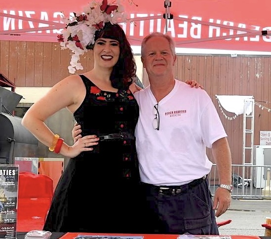 PhotogKM's tweet photo. Behind the scenes at the Nashville Boogie Car show with Betsy Smitten.   I sure miss traveling and seeing my friends! https://t.co/GsCliI3Yyv