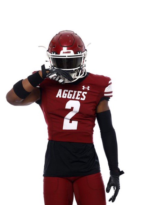 nmsugoaggies's tweet photo. 2 days till Aggie Football #2 5’11” 175lb FR Safety from strong football program at Manvel HS in Manvel, TX @OfficiallyMac_ Malachi McLean. Active, strong, fast DB. At Manvel Malachi had 78 tackles, 2 picks, 1 forced fumble and a sack. #AggieCountDown #AggieD https://t.co/tWOHzz1SZI