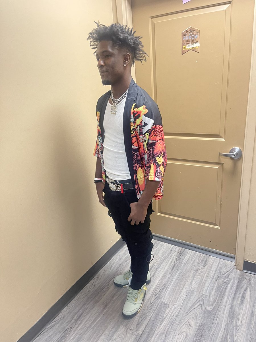 ZionJessie's tweet photo. broke b*tches can’t give me nothing but some of that head in a bonnet &amp; food in my stomach🐕

#ImHimNotTHEM⚰️®️
#ptso2 https://t.co/dEB3QjTCSb