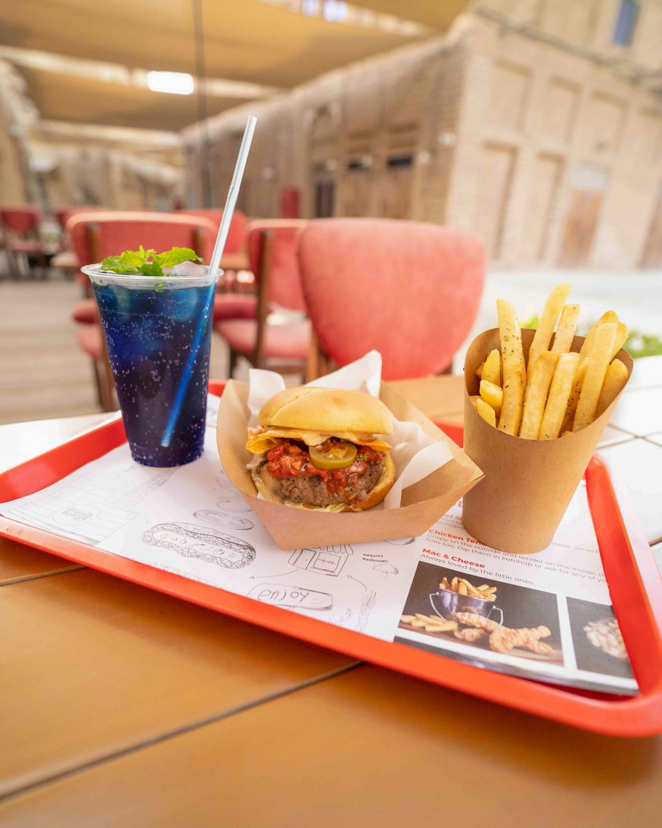 SoukAlSeef's tweet photo. انغمس في أطيب والذّ مذاق للبرجر في @StuffedBurgerCo في السيف

#AlSeefDubai #PlacesToVisit #StuffedBurger https://t.co/I4DSRIYIWg