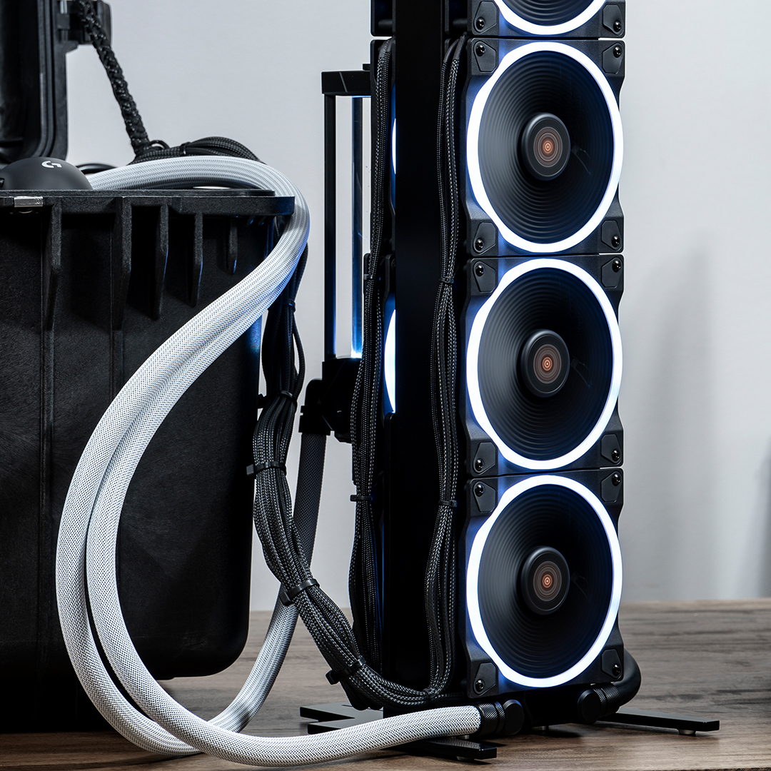 bequietofficial's tweet photo. The Lan King project is a fully functional portable streaming PC.
Fantastic work by @liquidhaus!
#lightwings #darkpowerpro #bequiet #mod https://t.co/yuH3bt4EF7
