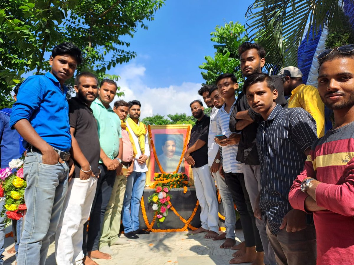 पिछड़ों के मसीहा माननीय "बी.पी. मंडल जी" के 104 वीं जन्म जयंती के सुअवसर पर उनके समाधि स्थल मुरहो, मधेपुरा में श्रद्धांजलि अर्पित कर "आत्म - सम्मान मंडल संकल्प यात्रा" की शुरुआत हुई।
<a href="/karanyaem/">Karan Raj</a>
<a href="/MandalArmyChief/">Aniruddh Singh Vidrohi</a>
<a href="/YaemForIndia/">युवा अधिकार एकता मंच (YAEM)</a>
<a href="/Profdilipmandal/">Dilip Mandal</a>