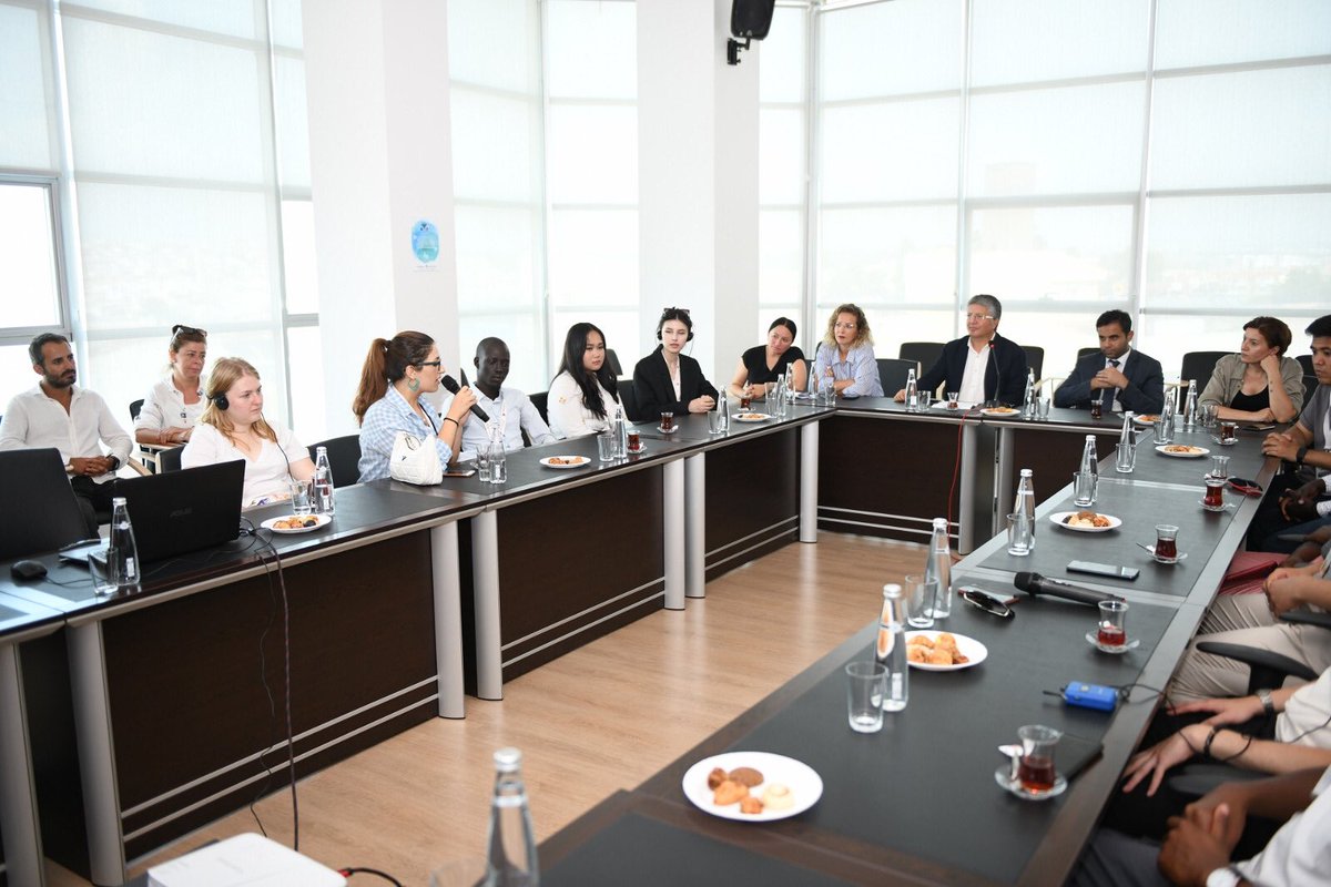 TBB's tweet photo. #LOCALINTERNational 2022 continues.
Participants visited Çanakkale Martyrs' Memorial and the municipality. The activities of the municipality for the youth were explained to the participants hosted by Deputy Mayor Mehmet İrfan Mutluay. @ckalebelediye @IrfanMutluay https://t.co/tbHcG1NQyK