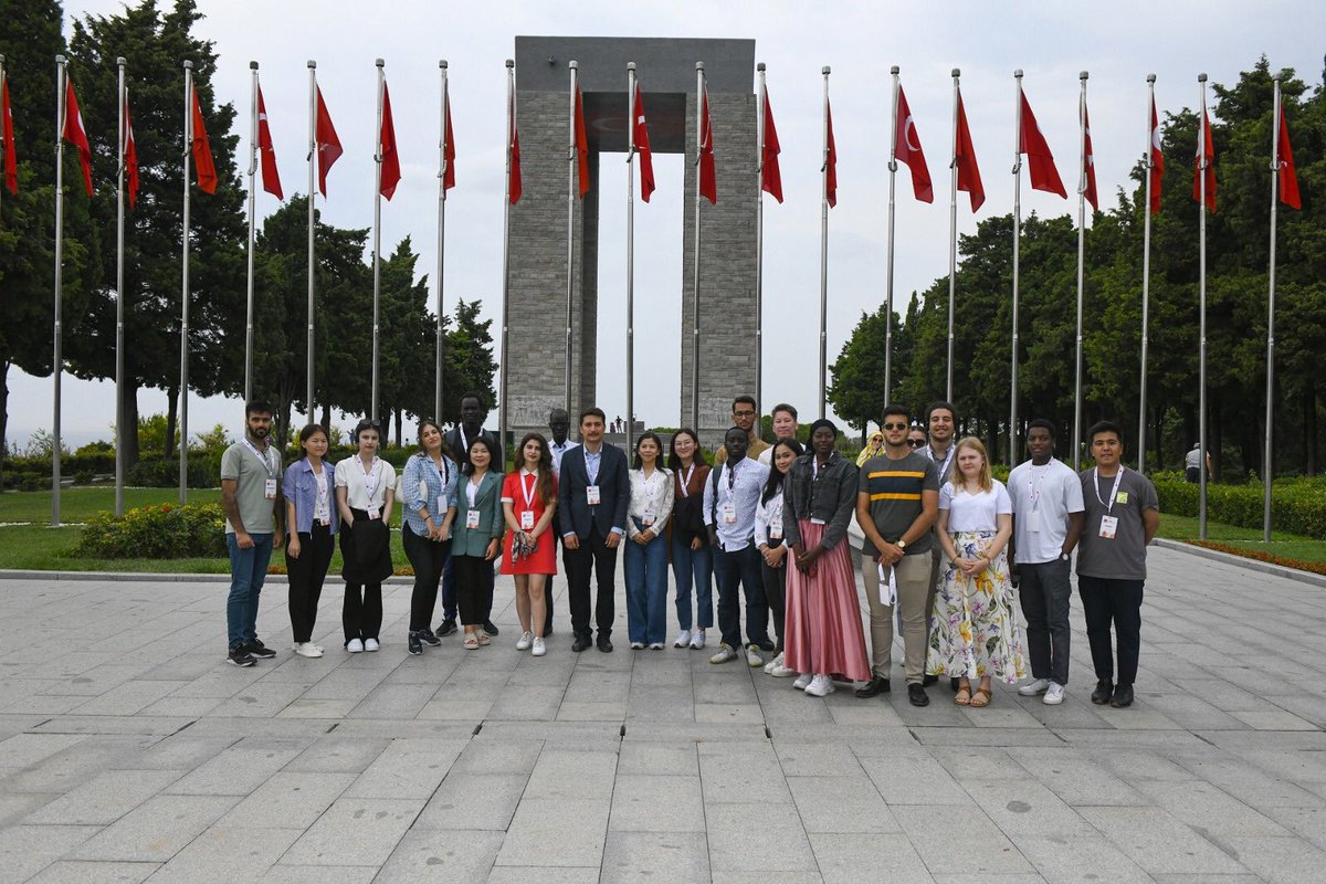 TBB's tweet photo. #LOCALINTERNational 2022 continues.
Participants visited Çanakkale Martyrs' Memorial and the municipality. The activities of the municipality for the youth were explained to the participants hosted by Deputy Mayor Mehmet İrfan Mutluay. @ckalebelediye @IrfanMutluay https://t.co/tbHcG1NQyK