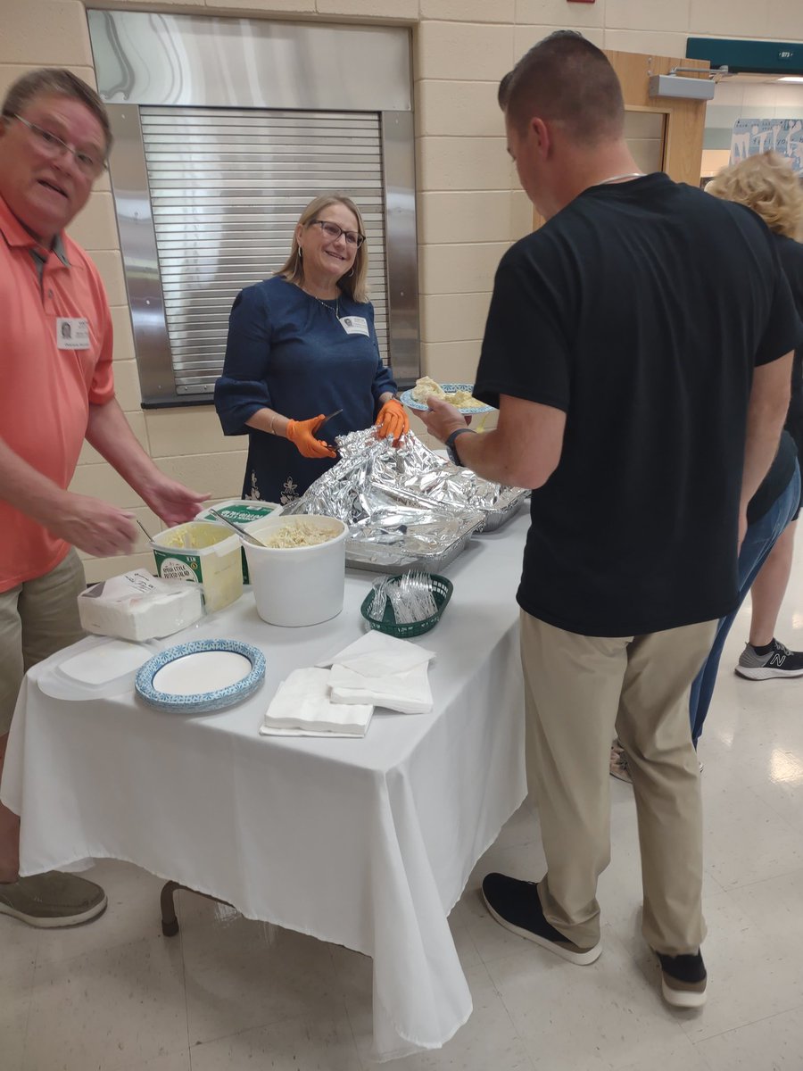 OverlookES's tweet photo. Thank you NTA for providing our "o"mazing staff with lunch today. #AACPSAwesome https://t.co/3JXjPJ8e5W