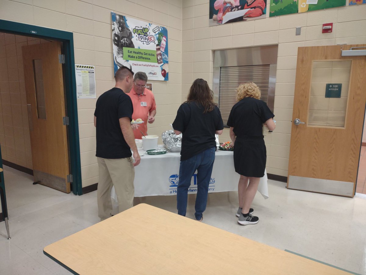 OverlookES's tweet photo. Thank you NTA for providing our "o"mazing staff with lunch today. #AACPSAwesome https://t.co/3JXjPJ8e5W