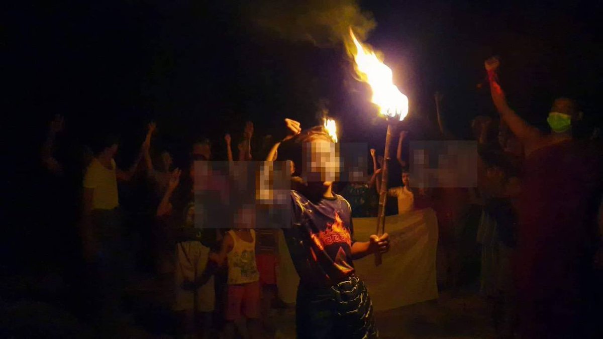 eushwan's tweet photo. Despite having difficulties, the Pyigyitakun’s night strike led by a monk who is charged under section 505 (A) , was continued successfully today.  #2022Aug25Coup #HelpMyanmarIDPs #WhatsHappeningInMyanmar https://t.co/MuNnDlXnmw
