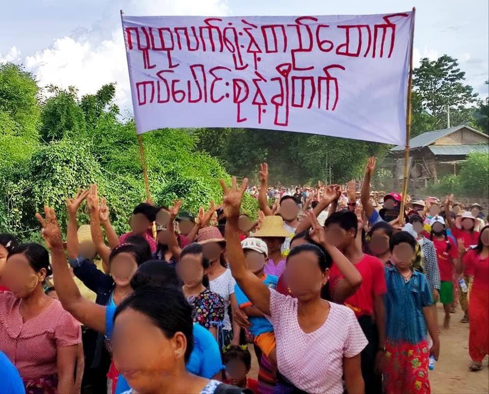 Phyu87189934's tweet photo. The Basic Education General Strike Committee &amp; residents of Myaing township united to express solidarity against terrorists regime today.  #2022Aug25Coup #HelpMyanmarIDPs #WhatsHappeningInMyanmar https://t.co/KL9aLZkiUi