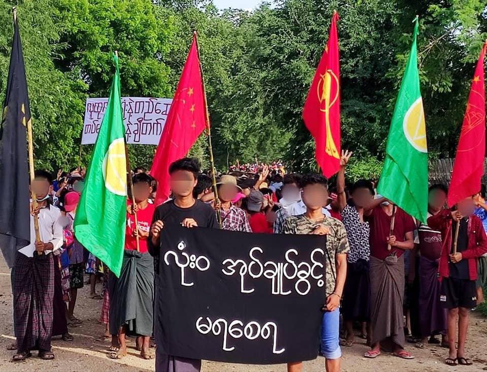Phyu87189934's tweet photo. The Basic Education General Strike Committee &amp; residents of Myaing township united to express solidarity against terrorists regime today.  #2022Aug25Coup #HelpMyanmarIDPs #WhatsHappeningInMyanmar https://t.co/KL9aLZkiUi