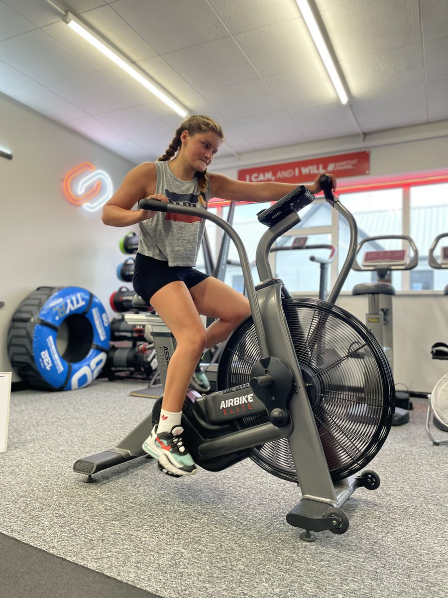 lync_active's tweet image. Cydney working hard down at HQ as she prepares for fight night🔥🥊  #TeamLync #LyncActive #PersonalTrainer