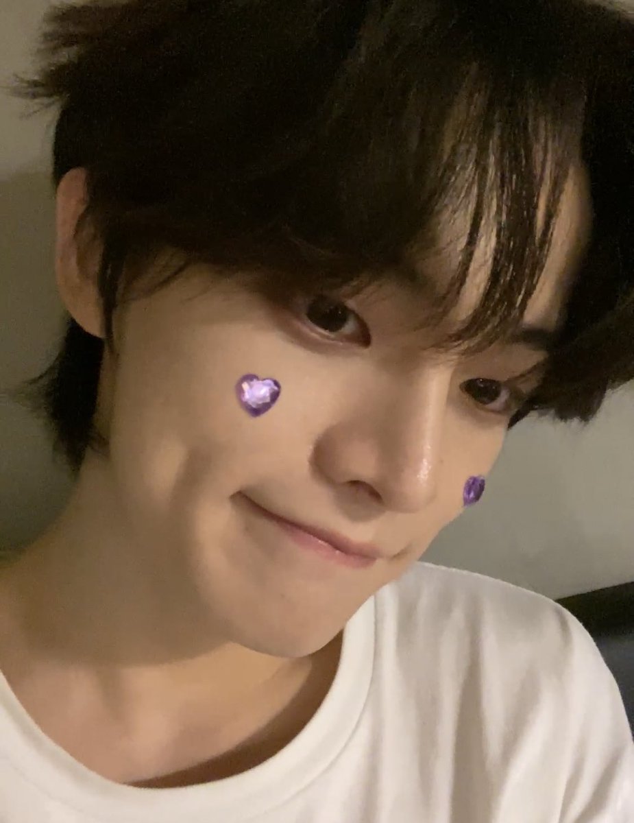 cutekittyjmin's tweet photo. 라이브 하는데 할 거 없을까바 얼꾸 스티커 준비해오는 남돌 어때 ???? https://t.co/9OXS20yCDY