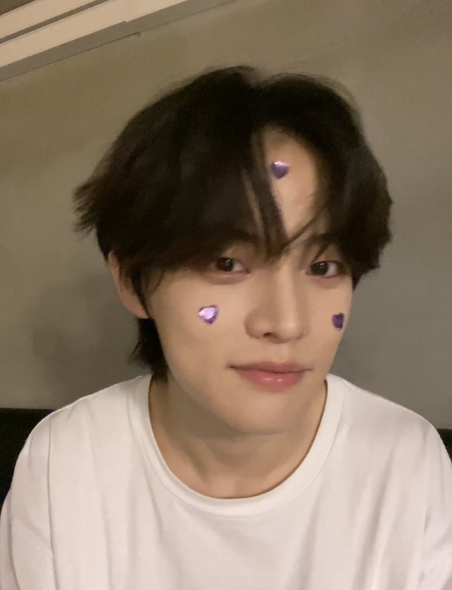cutekittyjmin's tweet photo. 라이브 하는데 할 거 없을까바 얼꾸 스티커 준비해오는 남돌 어때 ???? https://t.co/9OXS20yCDY