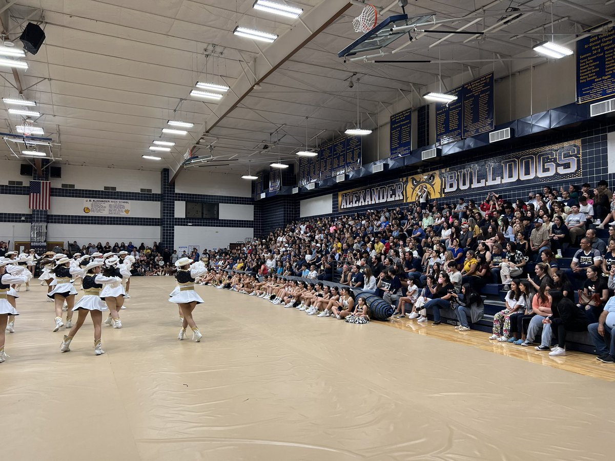 JBABulldogs's tweet photo. 🚨🏆🐾BulldogNation🐾🏆🚨
Thank you for showing up to support your Bulldogs!! We had a great night at the DawgHouse!!
#WeAreOneBulldogNation
#BuildingChampions
#BulldogMindset https://t.co/GnimTJpiCB
