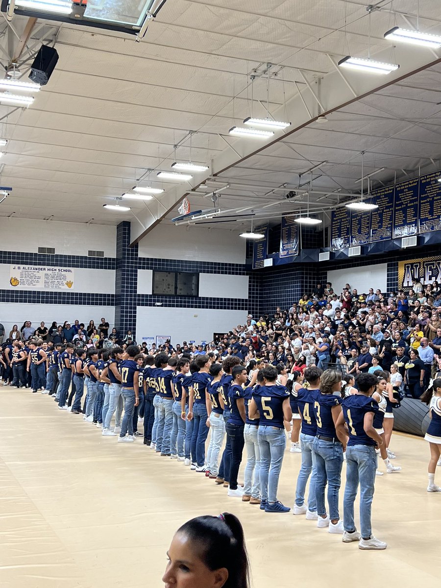 JBABulldogs's tweet photo. 🚨🏆🐾BulldogNation🐾🏆🚨
Thank you for showing up to support your Bulldogs!! We had a great night at the DawgHouse!!
#WeAreOneBulldogNation
#BuildingChampions
#BulldogMindset https://t.co/GnimTJpiCB