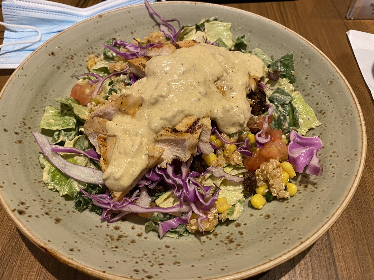 takamelonpan's tweet photo. My little sis Bianca said that if I want to stop coughing, I must stop eating fried food 🤔 So let's eat salad at midnight 🤤
#LateNightHunger https://t.co/8q2rOYy5gF