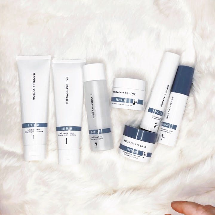 MedeiJen's tweet photo. Redefine your skin. Our best selling anti-aging skincare routine visibly lifts, sculpts + firms while minimizing the appearance of lines + deep wrinkles. #rodanandfields #skincare #lashes #brows #hydration #serum #acne #aging #sensitiveskin #sundamage #SPF https://t.co/gjJydxK1b1