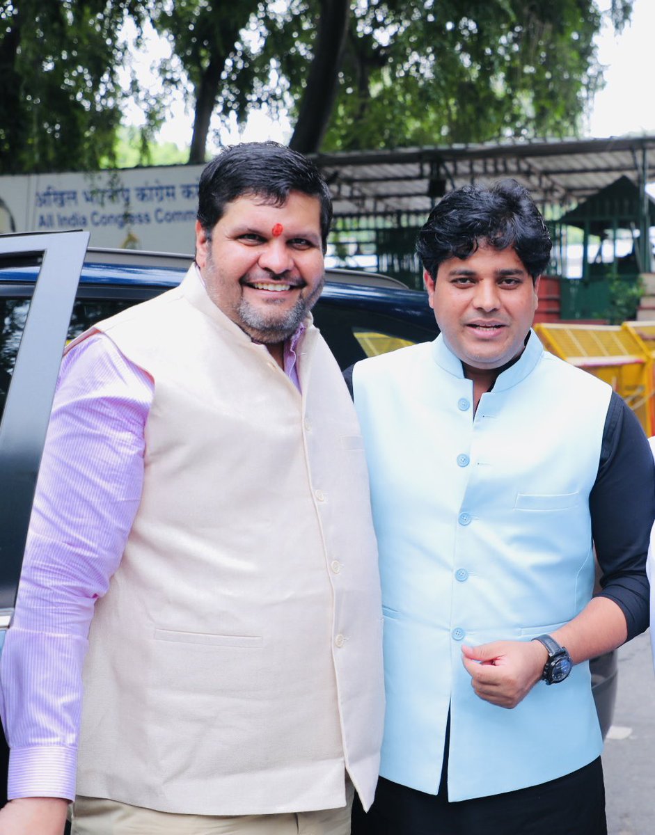 ShayarImran's tweet photo. तेज़तर्रार प्रवक्ता भाई गौरव वल्लभ जी को जन्मदिन की मुबारकबाद।
ख़ुदा आपकी उम्रदराज़ करे।
@GouravVallabh https://t.co/iT133Ps9t5