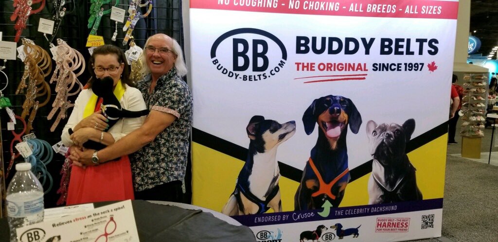 FIDO is frolicking at #Superzoo and ran into our friends #BuddyBelts ... We are loving with all the cool pups &amp; kitties who are attending as well 🐾👏🏻 .. Keep checking back for PUP dates!!

#leavnodogbehind￼￼