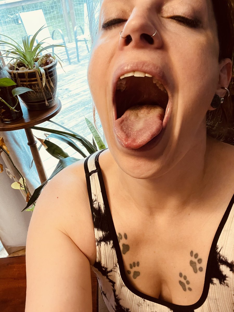 MaddyMyers_xoxo's tweet photo. Daddy says, Open wide for breakfast! #cumbreakfast #cumslut #MILF #cumlifefunlife #facialqueen #deepthroatdaddy #goodmorningdaddy https://t.co/auIgwPw7eS