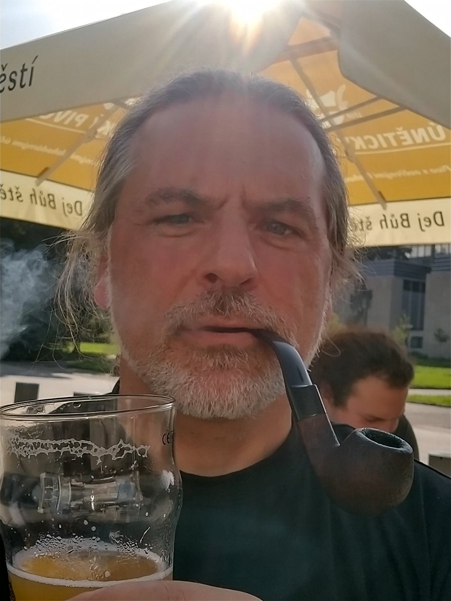 MichalNValenta's tweet photo. Další akademický rok se blíźí, tak se začínám adaptovat na campus. A uź řeším existenciální otázku: two beers or not two beers? https://t.co/IKNgIX6T14