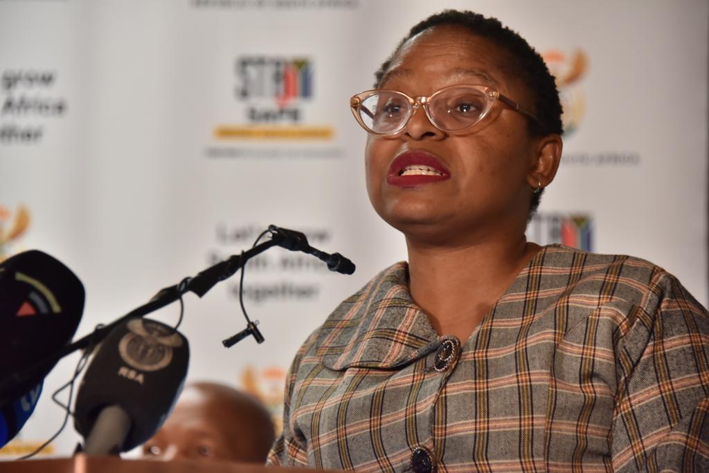Khu_Ntshavheni's tweet photo. Today I briefed  the nation on the progress made on Broadcasting Digital Migration, I  was also joined by the aspirant President of the Republic Tumelo Moloko who is a 15 years old grade 9 female learner,  Acting Director General Ms Nonkqubela Jordan-Dyani and https://t.co/GmwNxW9kCh