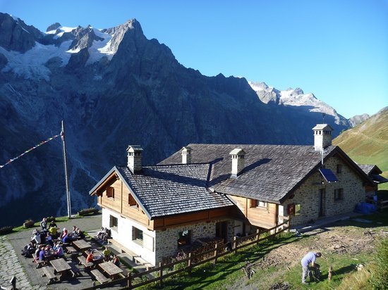 montblanctreks's tweet photo. Tour du Mont Blanc 2022 β Accommodation
https://t.co/UOlLvWyWY2
#tourdumontblanc #TMBaccommodation #mountainrefuges #mountainhotels #mountainlodges #hiking2022 #TMB #besthikes #top10hikes https://t.co/ujbxdOTiI3