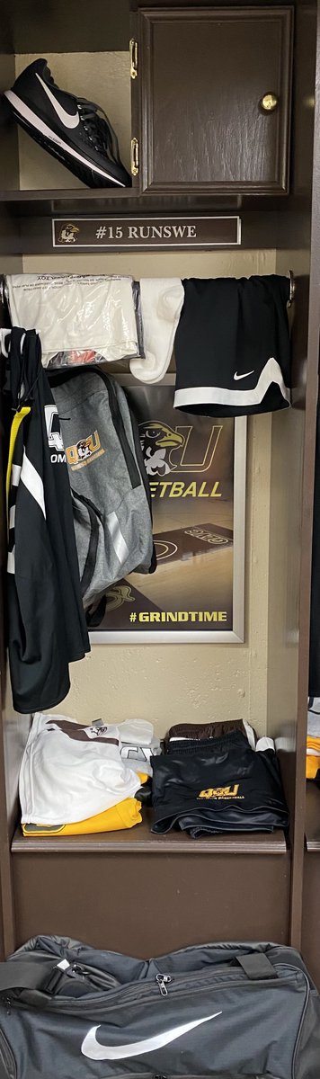 QUHawksWBB's tweet photo. Christmas in August! #SantaHawk #BuildOurHouse https://t.co/Wq51TTfM9V
