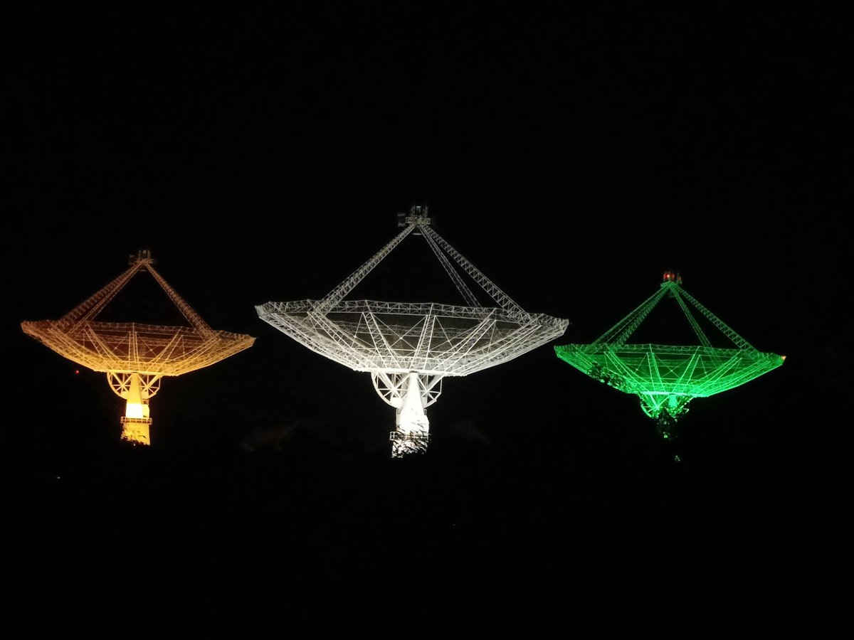 Shriramramane's tweet photo. #azadikaamritmahotsav2022 #Giant_metrewave_radio_telescope #pride_of_nation #saluting_tricolor #PMOIndia #NarendraModi #TIFR #NCRA #Pune https://t.co/MBLCPa5ywK