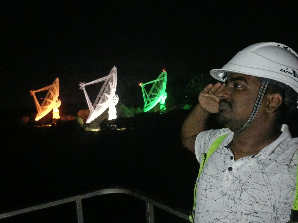 Shriramramane's tweet photo. #azadikaamritmahotsav2022 #Giant_metrewave_radio_telescope #pride_of_nation #saluting_tricolor #PMOIndia #NarendraModi #TIFR #NCRA #Pune https://t.co/MBLCPa5ywK