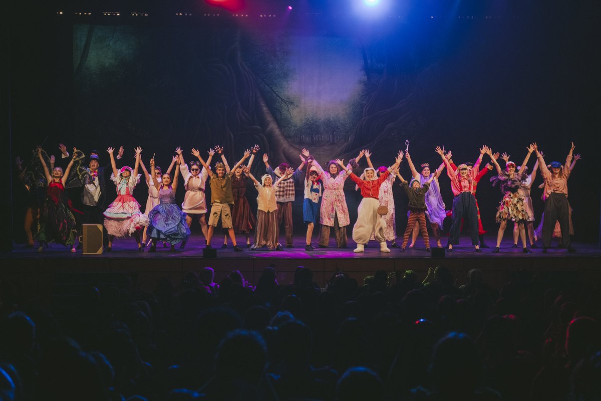 nctconservatory's tweet photo. Throwing up our hands &amp; jumping for joy because Fall Semester starts in THREE days! There is still time to register. Sign up today: https://t.co/5dcaofW1zS

📸: @nietophotography 

#throwbackthursday #musicaltheatre #nct #northcarolina #raleighnc #raleigharts https://t.co/BT11qoVDQH