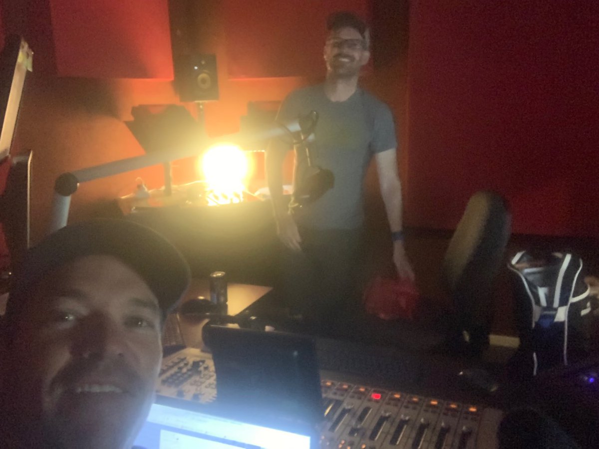 gardiner_29's tweet photo. ⁦@Tim_Burgess⁩    Hi Tim! Is this lighting better?  How about joining us in October - me and my buddy Milner and you on the radio?  Pick some tunes out for us...
#TheCharlatans #rtrfm #laurenceandmilner https://t.co/zKZGSe4Vrz