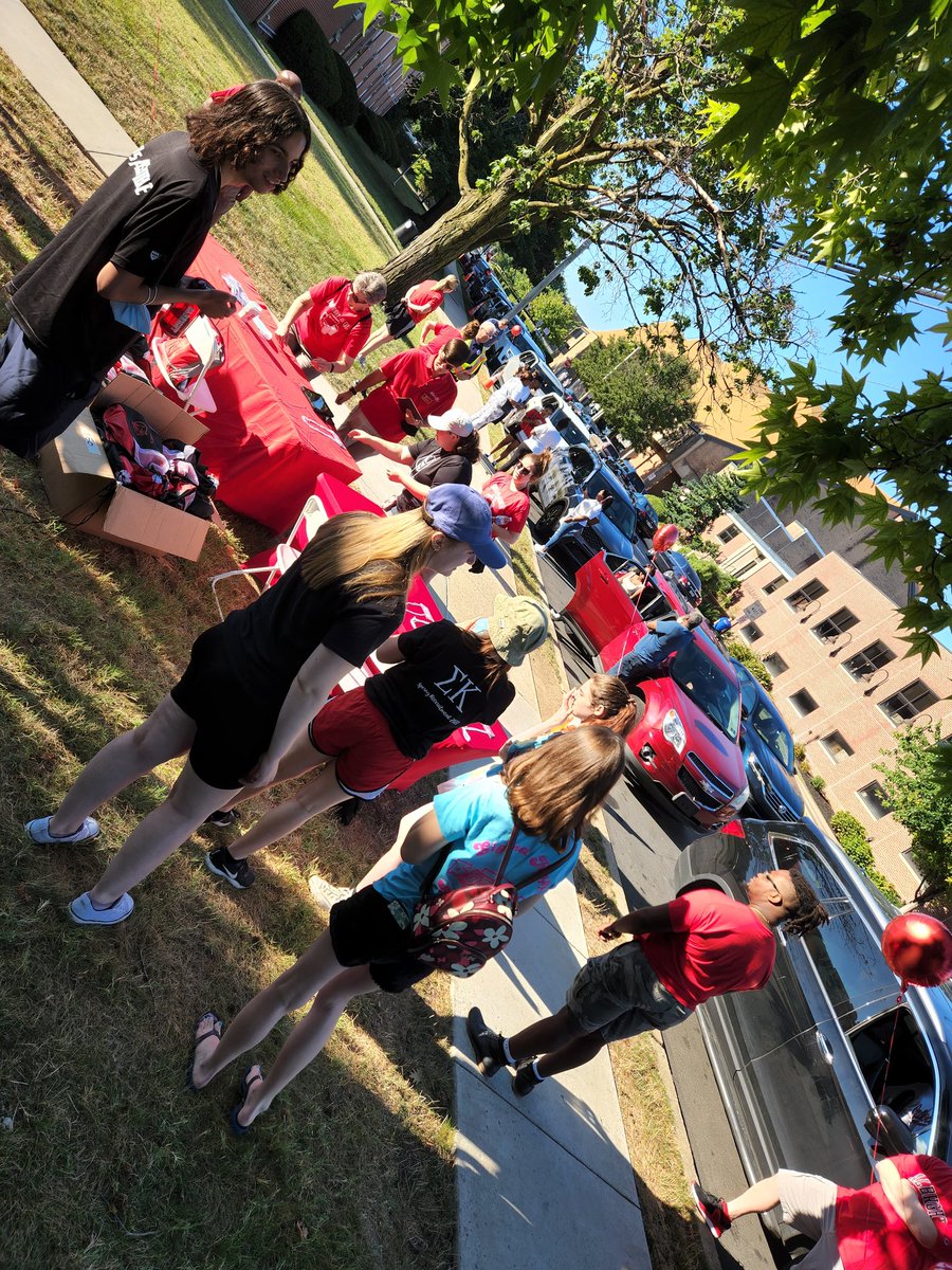 Had an amazing time this morning helping the newest #AlbrightLions move in! There were so many excited people!
@AlbrightCollege #MoveInDay #thursdayvibes