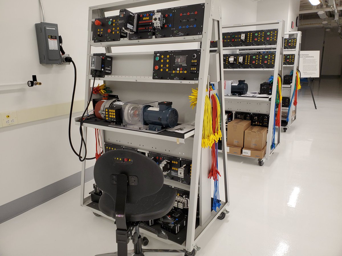 how2educ8's tweet photo. Cool hands-on fast-track career training happening in the High Falls neighborhood! @MonroeCC @FWDcenterNY tour. Saw robot &amp; cobot industry 4.0 smart tech, apprenticeships, skilled trades, and healthcare. Employers hiring at high pay right out #JobsExplained via @RochesterWorks https://t.co/HMm2G8YOVw