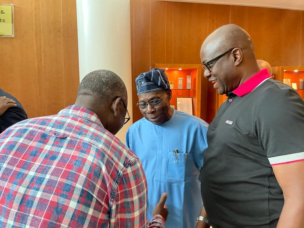 MobilePunch's tweet photo. PHOTOS: Obasanjo, Wike, Obi, Others Meet In London

Former president, Olusegun Obasanjo, on Thursday, met with the presidential candidate of Labour Party, Peter Obi; and the Rivers State Governor, Nyesom Wike, in London. https://t.co/a9dE67EHQD