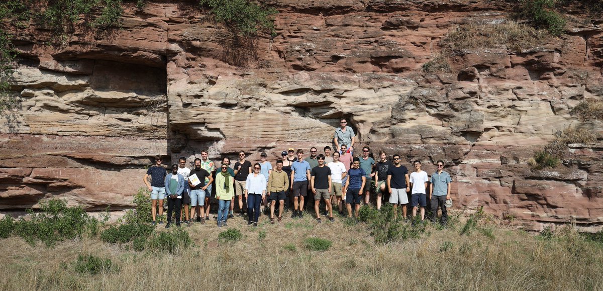 JohoMio's tweet photo. #DeepNL #SummerSchool #fieldtrip to #Rotliegend outcrops as analogues for the #Groningen field! Great to also see non geologists very interested in #sedimentology! https://t.co/jCqfHfeMbY