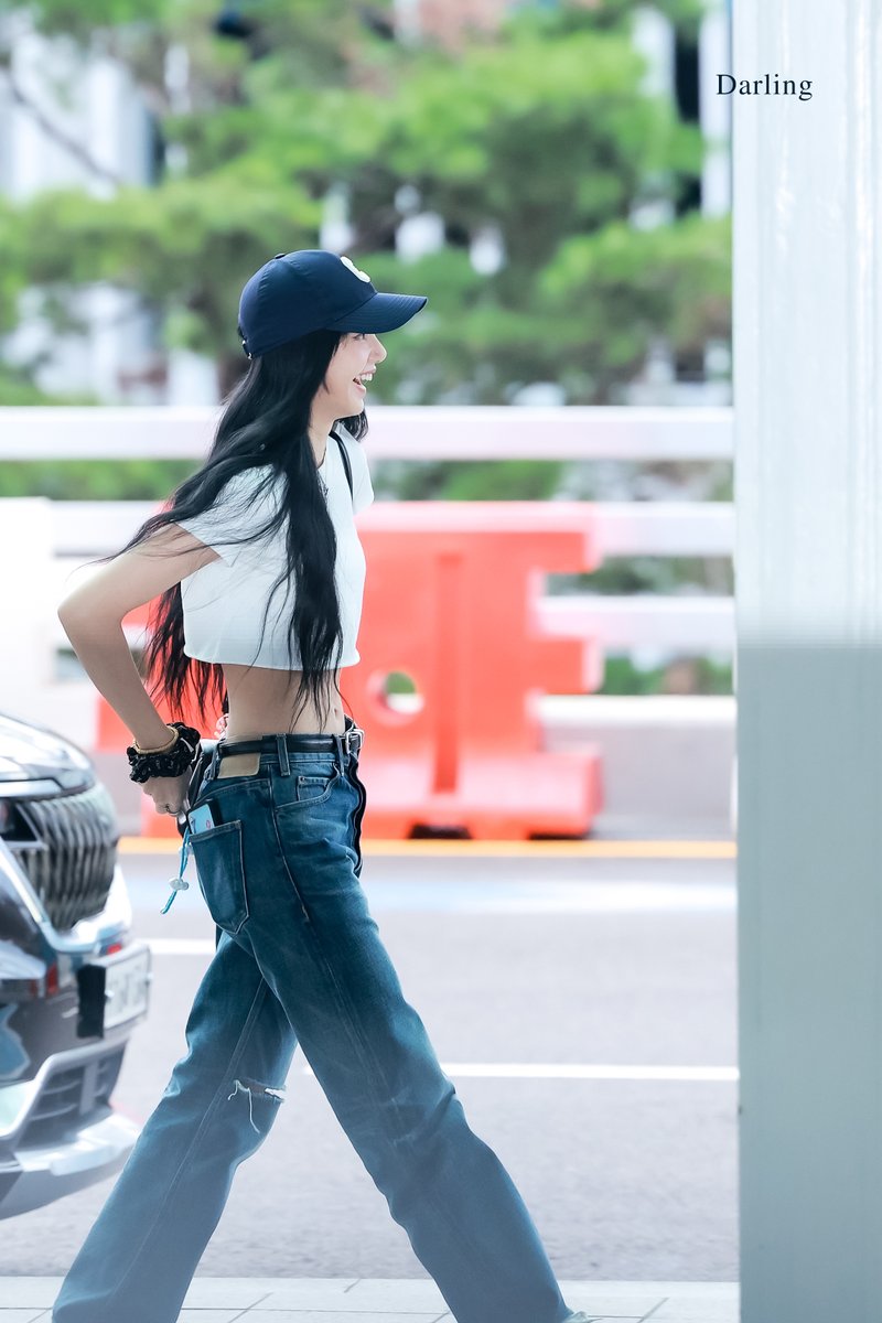 Darling_327's tweet photo. 220825 - ICN

Her body is #PinkVenom 🖤💗

#LISA #리사  #BLACKPINK  #블랙핑크 https://t.co/unK7icu0kJ